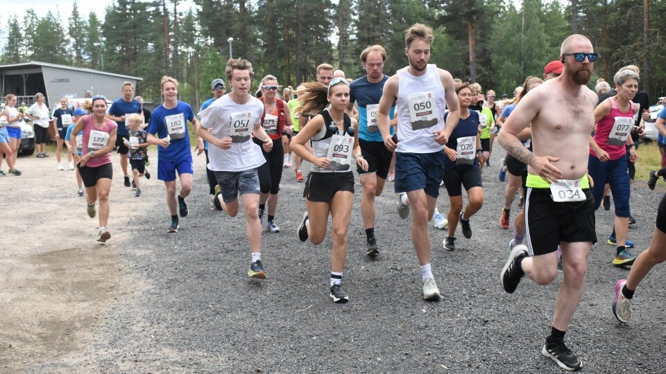 De siste årene har deltakelsen ligget rundt 200 fordelt på trim og konkurranseklassen, 5 og 10 km. Her fra starten av fjorårets løp. (Foto: Risberget Turforening, Knut Øsmundset) De siste årene har deltakelsen ligget rundt 200 fordelt på trim og konkurranseklassen, 5 og 10 km. Her fra starten av fjorårets løp. (Foto: Risberget Turforening, Knut Øsmundset)