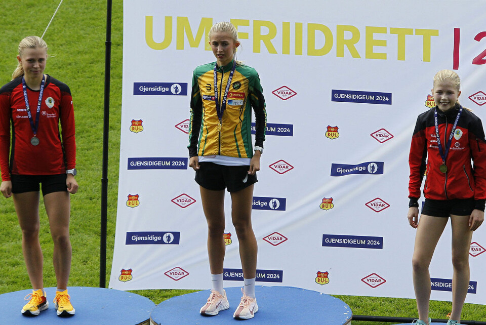 Favorittseier til Wilma Anna Bekkemoen Torbiörnsson på 3000 meter i UM J-17 3000m Premiepalle_H9F7917.jpg