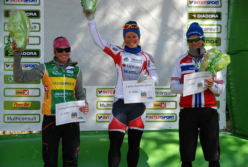 Engelsgjerd og Hovdenak tråkket til på Helgøya Tre_beste_kvinner_elite.jpg