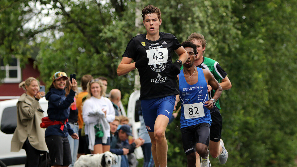De tre raskeste i herreklassen. Mathias Hoelsveen foran Filmon Gidey og Kristen Mikkelsplass (Foto: Øyvind Andre Brusletten) De tre raskeste i herreklassen. Mathias Hoelsveen foran Filmon Gidey og Kristen Mikkelsplass (Foto: Øyvind Andre Brusletten)