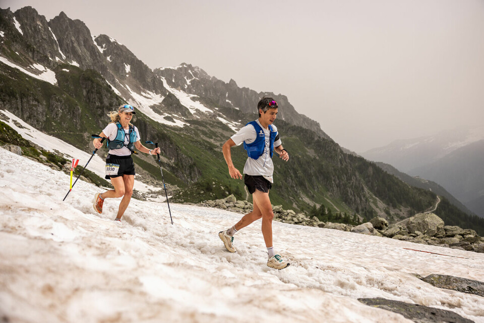 Kjersti Skåtøy forserer en av snøskavlene og skal snart løpe i mål som nummer tre i klasse kvinner 45-49 år. (Foto: David Gonthier) Kjersti Skåtøy forserer en av snøskavlene og skal snart løpe i mål som nummer tre i klasse kvinner 45-49 år. (Foto: David Gonthier)