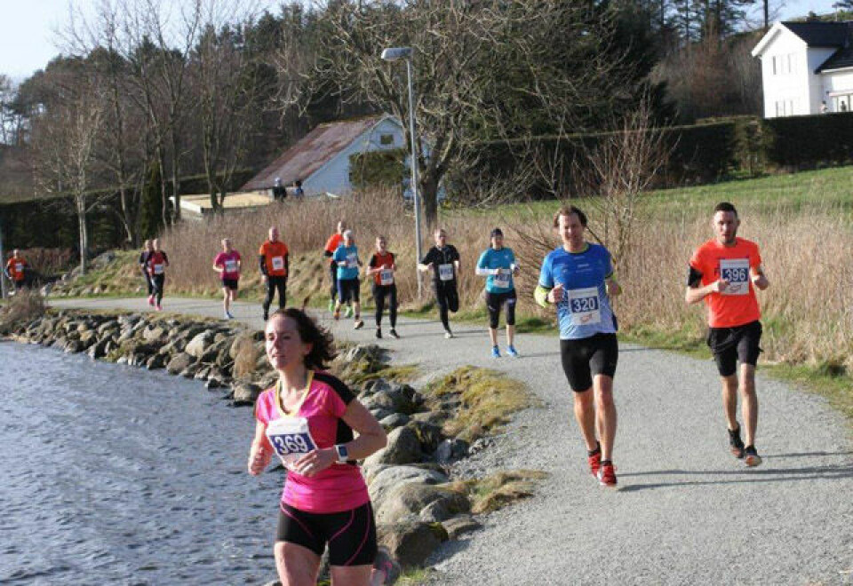 Turstien rundt Hålandsvatnet er småkupert og idyllisk, som skapt til å springe på. (Foto: Ingolf Dale) Turstien rundt Hålandsvatnet er småkupert og idyllisk, som skapt til å springe på. (Foto: Ingolf Dale)