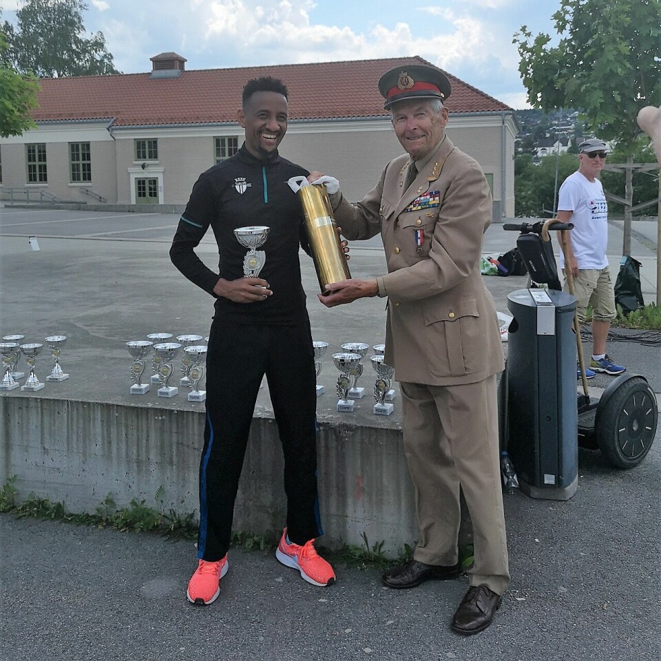 Senay Fissehatsion knuste rekorden i Sentrumsgateløpet Arteleriobestens pokal.jpg