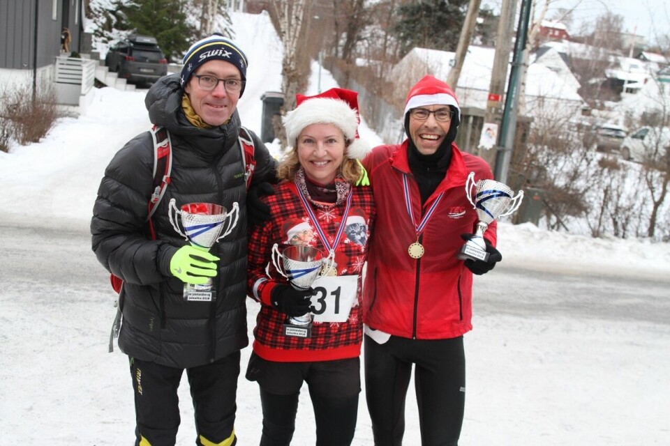 Julestemning og brede smil på Jar julemaraton 23.12 Maratonvinnerne_og_Bakke (1280x853).jpg