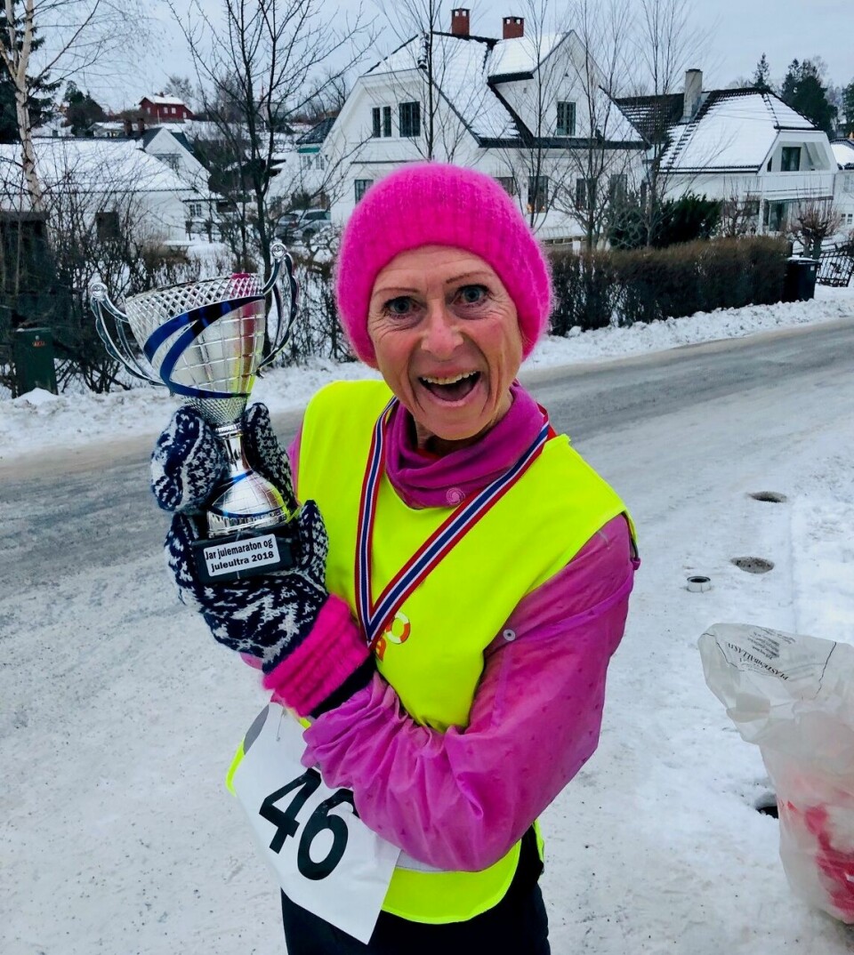 Julestemning og brede smil på Jar julemaraton 23.12 Liv_jekteberg_Lystad_pokal (1145x1280).jpg