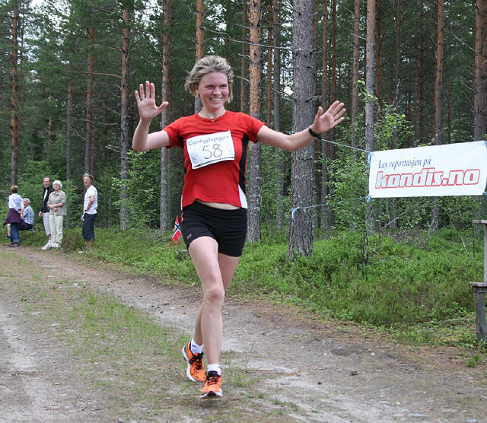 Hundre hedret Arne Moren 13km_Sara_Olssom_maal