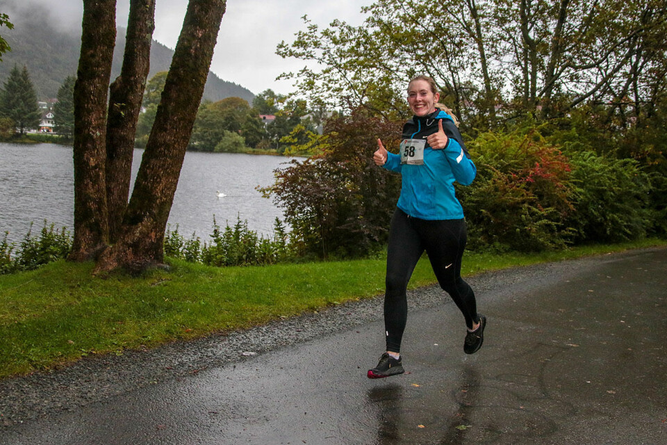Silje Kathrin Nesdal virker opplagt der hun løper rundt Tveitevannet. (Alle foto: Arne Dag Myking) Silje Kathrin Nesdal virker opplagt der hun løper rundt Tveitevannet. (Alle foto: Arne Dag Myking)