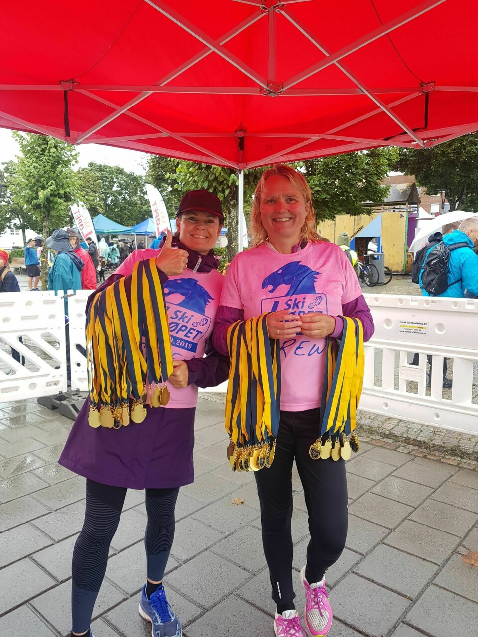 Over 1000 deltagere i SkiLøpet Medaljeutdelere.jpg