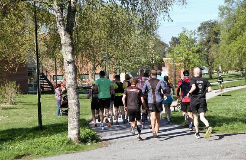 19-åringen Jonas Hesthaug vant maraton i Ålesund Maraton_start_bakfra