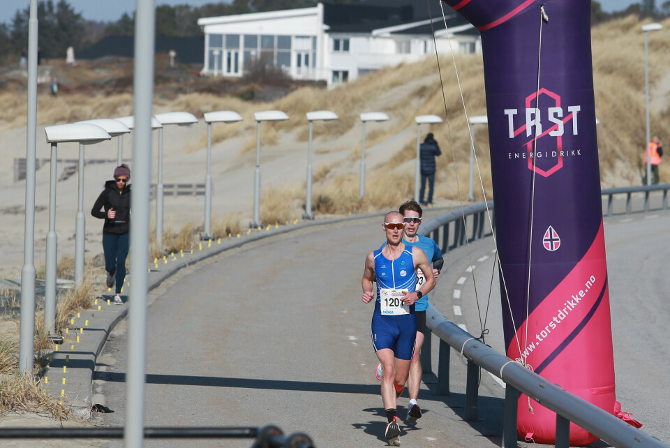Annie Bersagel med imponerende comeback i Solastranden Halvmaraton Etter3km_to_mann_i_tet_AZ3T8866.jpg