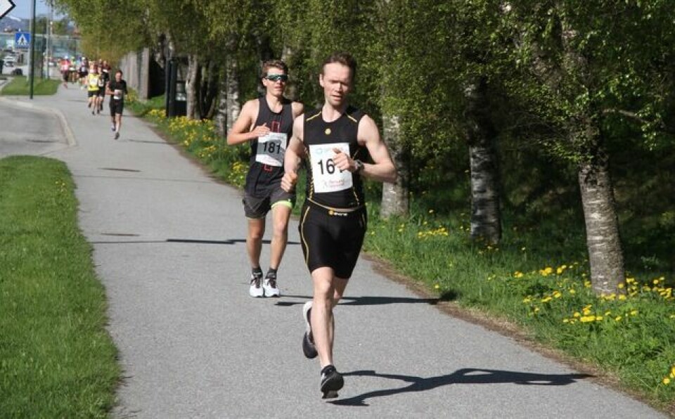 19-åringen Jonas Hesthaug vant maraton i Ålesund Maraton_Helge_Jonas