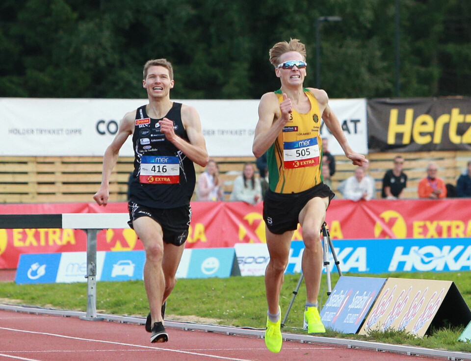 Kårbø vant NM-gull på hinder med kun to hundredelers margin 3000m_hinder_menn_Kaarboe_og_Sandvik_side_ved_side_mot_maal_AZ3T1342.jpg