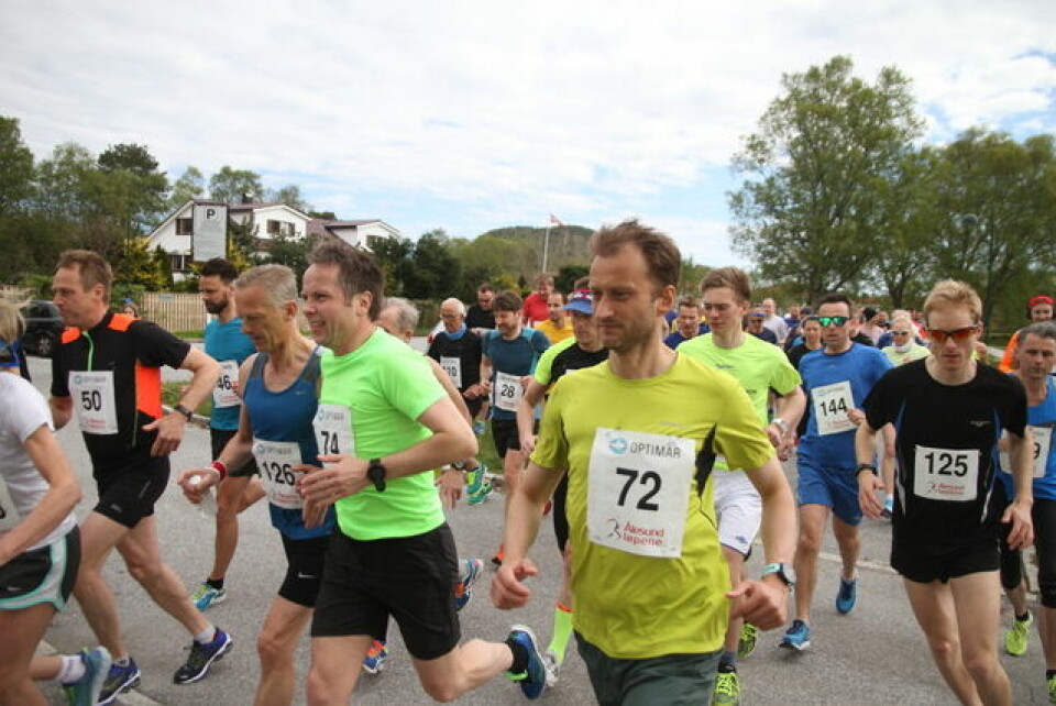 19-åringen Jonas Hesthaug vant maraton i Ålesund Halv_start2