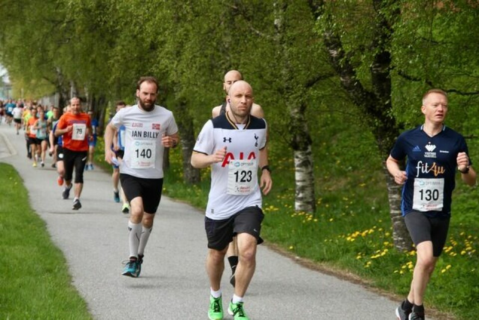 19-åringen Jonas Hesthaug vant maraton i Ålesund Halv_Kristian_Kleiven