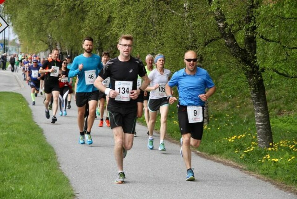 19-åringen Jonas Hesthaug vant maraton i Ålesund Halv_Nils_Laugesen