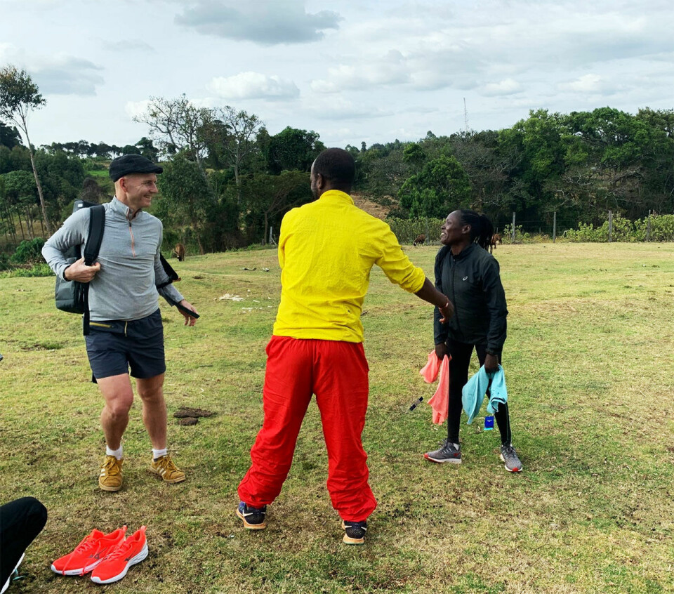 Finn Kollstad lar seg inspirere av hvor enkel de kenyanske løperne gjør treninga Finn_Kollstad_toy_sko.jpg