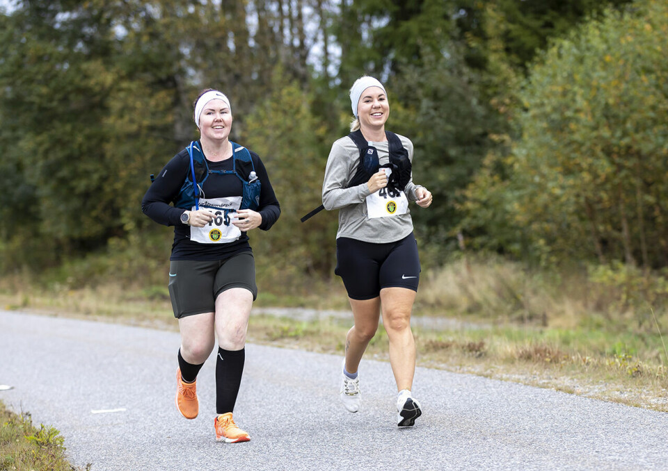 Norsk klasserekord på 5 km i Rekordløpet på Gardermoen Julie-Sveen-(465)og-Therese-Hagquist-(462).jpg