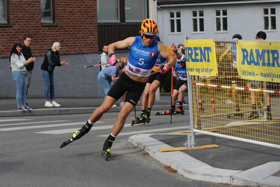 Johannes Høsflot Kæbo fortsatte på vinnersporet i Hamars gater etter en lang konkurransepause. (Foto: Rolf Bakken) Johannes Høsflot Kæbo fortsatte på vinnersporet i Hamars gater etter en lang konkurransepause. (Foto: Rolf Bakken)