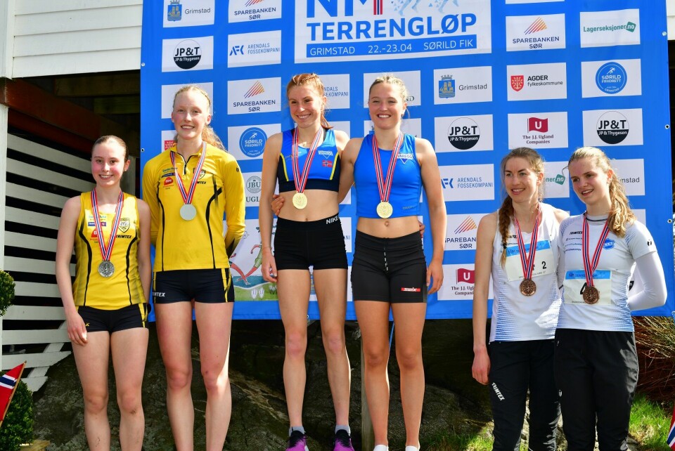 Tre av de fire av lagene som stilte til start kunne entre pallen i NM-stafetten for kvinner (fra venstre) Steinkjer FIK, Varegg Fleridrett og Kristiansands IF. (Foto: Helge N. Olsen) Tre av de fire av lagene som stilte til start kunne entre pallen i NM-stafetten for kvinner (fra venstre) Steinkjer FIK, Varegg Fleridrett og Kristiansands IF. (Foto: Helge N. Olsen)