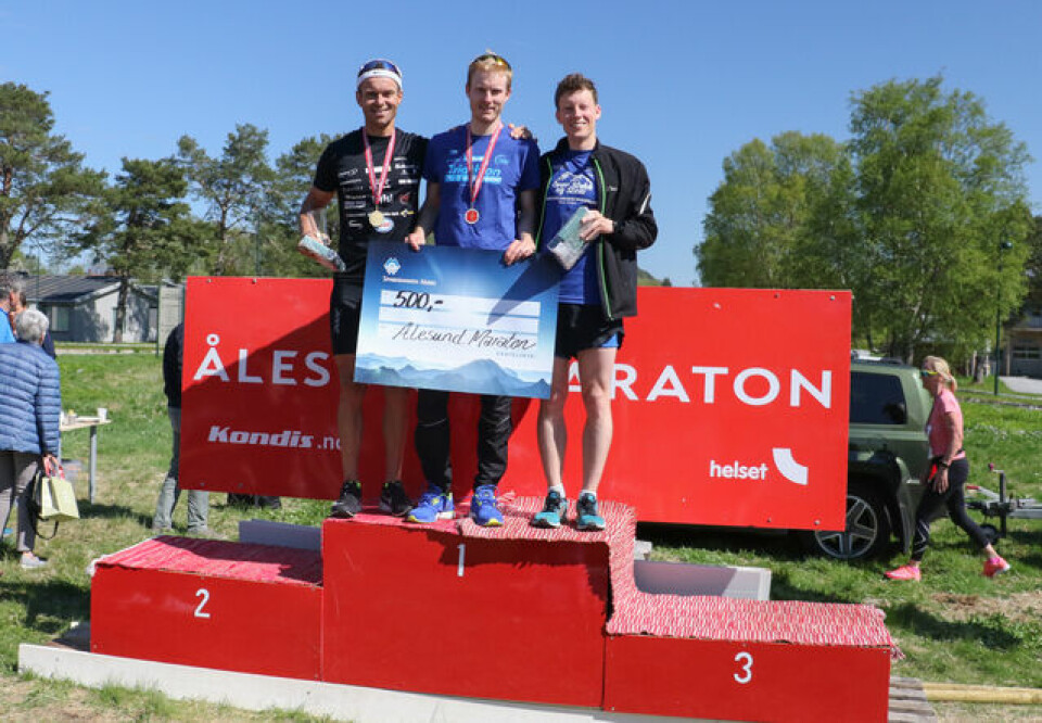 19-åringen Jonas Hesthaug vant maraton i Ålesund Pall_halvmaraton_herrer.jpg