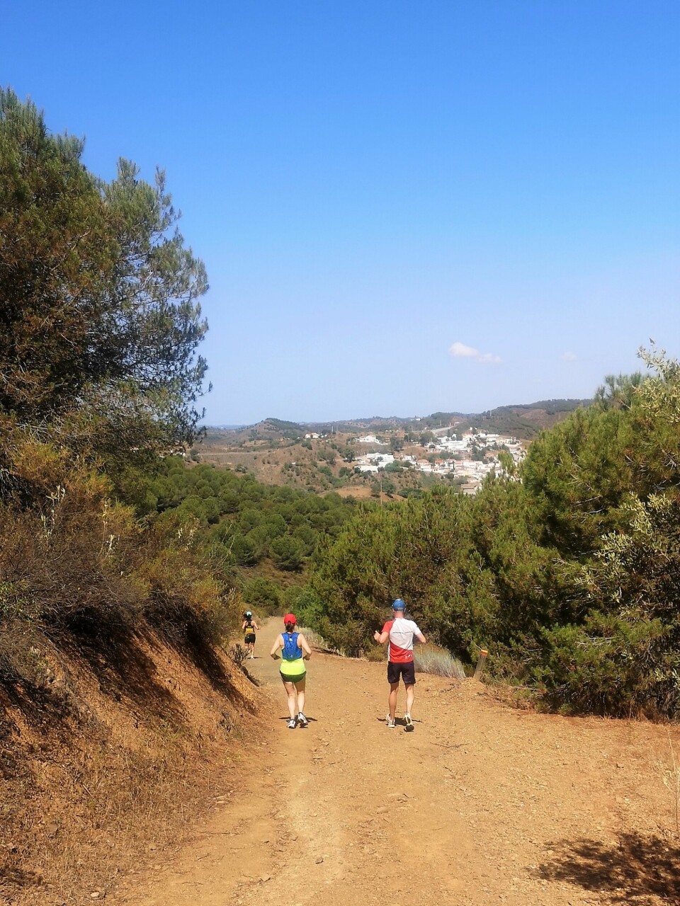 Rik på erfaringer fra mini-treningsleir i Monte Gordo Fjelltur i Odeleite.jpg