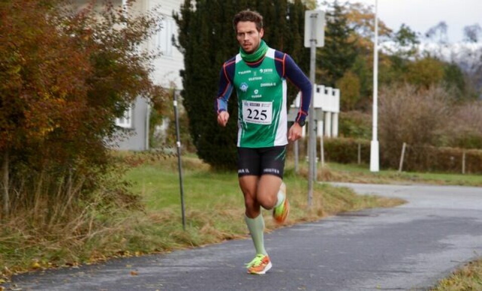 Mellomdistanseløperen Ådne Andersen fra Hareid sprang i dag inn til fjerde beste tid noen sinne på adelskalenderen i Grimstadvatnet rundt Mellomdistanseløperen Ådne Andersen fra Hareid sprang i dag inn til fjerde beste tid noen sinne på adelskalenderen i Grimstadvatnet rundt