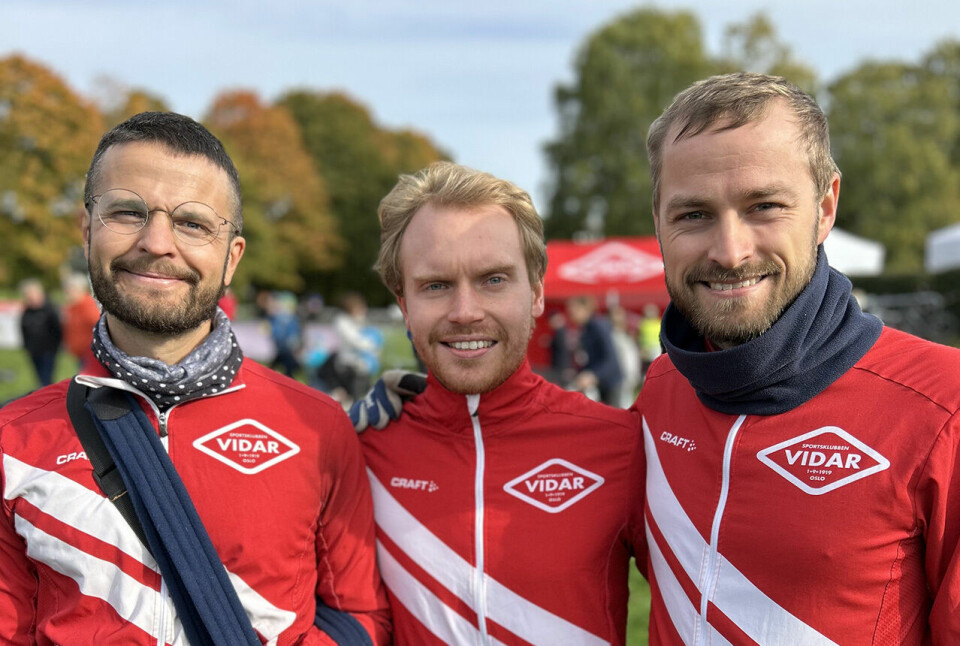Markus Borge Harbo (midten) er «hjernen» bak treningsprinsippene som følges i treningsgruppa SK Vidar Lang, mens trenerne Gustav Vasdal (til venstre) og Magnus Højen (til høyre) står for selve gjennomføringen av de ukentlige fellesøktene. (Foto: Privat) Markus Borge Harbo (midten) er «hjernen» bak treningsprinsippene som følges i treningsgruppa SK Vidar Lang, mens trenerne Gustav Vasdal (til venstre) og Magnus Højen (til høyre) står for selve gjennomføringen av de ukentlige fellesøktene. (Foto: Privat)