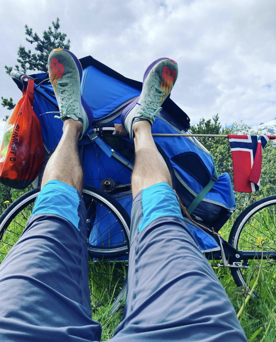 Otto Gullesen ankommer Nordkapp etter 2430 km slapper av.png