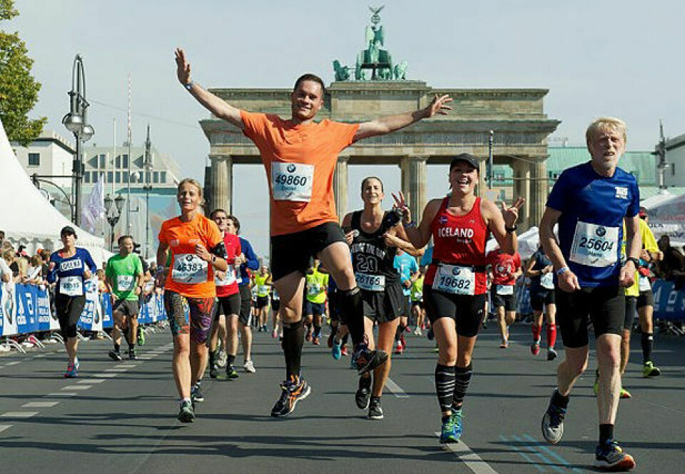 Eliud Kipchoge og mange andre storløpere er klare for Berlin Marathon på søndag Brandenburger tor: Porten mellom øst og vest i Berlin er kulisse når løperne løper mot mål langs 17. juni-gaten.. (Foto: arrangøren)