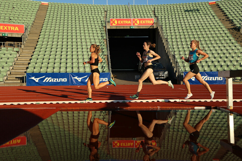 Pers på Kristine Meinert Rød på 5000 m i Boysen Memorial 5000m-Vanngravpassering-8U3A5565.jpg