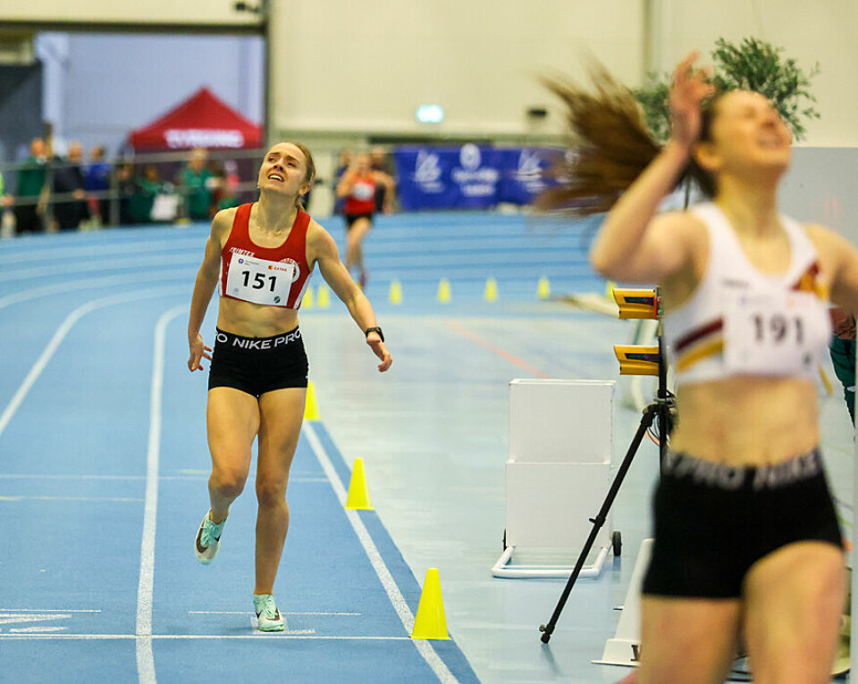 Erle Musum Lyng strålte etter seier på 800 m i KU23 Ingrid Nilssen fra Herøy IL inn til 2. plass.jpg