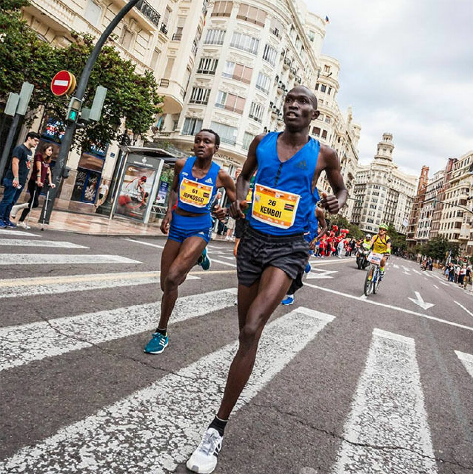 Ikke bare Nordstad Moen som løp rekordfort i Valencia Joyciline_Jepkosgei_og_Ezekiel_Kemboi.jpg