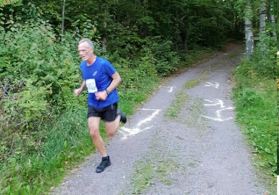 Fra et av løpene i fjorårets løpskarusell i Vestfold som gikk med både virtuelle og ordinære løp underlagt smittevernregler (Foto; facebook.com/groups/vestfoldlopskarusell) Fra et av løpene i fjorårets løpskarusell i Vestfold som gikk med både virtuelle og ordinære løp underlagt smittevernregler (Foto; facebook.com/groups/vestfoldlopskarusell)