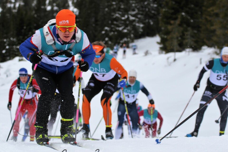 Rudi Kristiansen staker seg opp det som for turløpere flest er en fiskebeinsmote i årets Sjusjøen Skimarathon. (Foto: Rolf Bakken) Rudi Kristiansen staker seg opp det som for turløpere flest er en fiskebeinsmote i årets Sjusjøen Skimarathon. (Foto: Rolf Bakken)