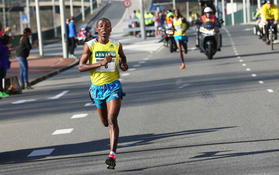 Varmen preget løpet i Den Haag Vinner_John_Mwangangi.jpg