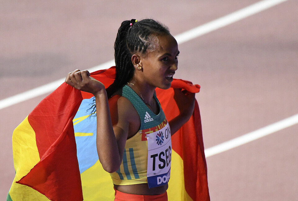 Frontløping av en annen verden da Sifan Hassan tok VM-gullet på 3.51,95 1500-tsegai-flagg_50D1097.jpg