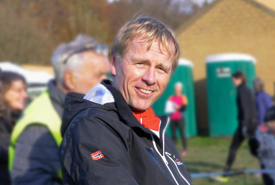 I 25 år har Nils Hetleflåt vært friidrettstrener. Her fra Nordisk Mesterskap i terrengløp i Danmark 2017 hvor han var lagleder for det norske laget. (Foto: Arne Dag Myking) I 25 år har Nils Hetleflåt vært friidrettstrener. Her fra Nordisk Mesterskap i terrengløp i Danmark 2017 hvor han var lagleder for det norske laget. (Foto: Arne Dag Myking)