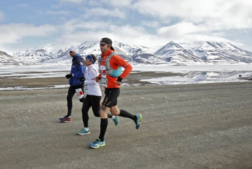 Spitsbergen Marathon: Mari Finnerud imponerte mest i rekordstort felt Eline_Øydvin_Håkon_FRam_Stokka.jpg