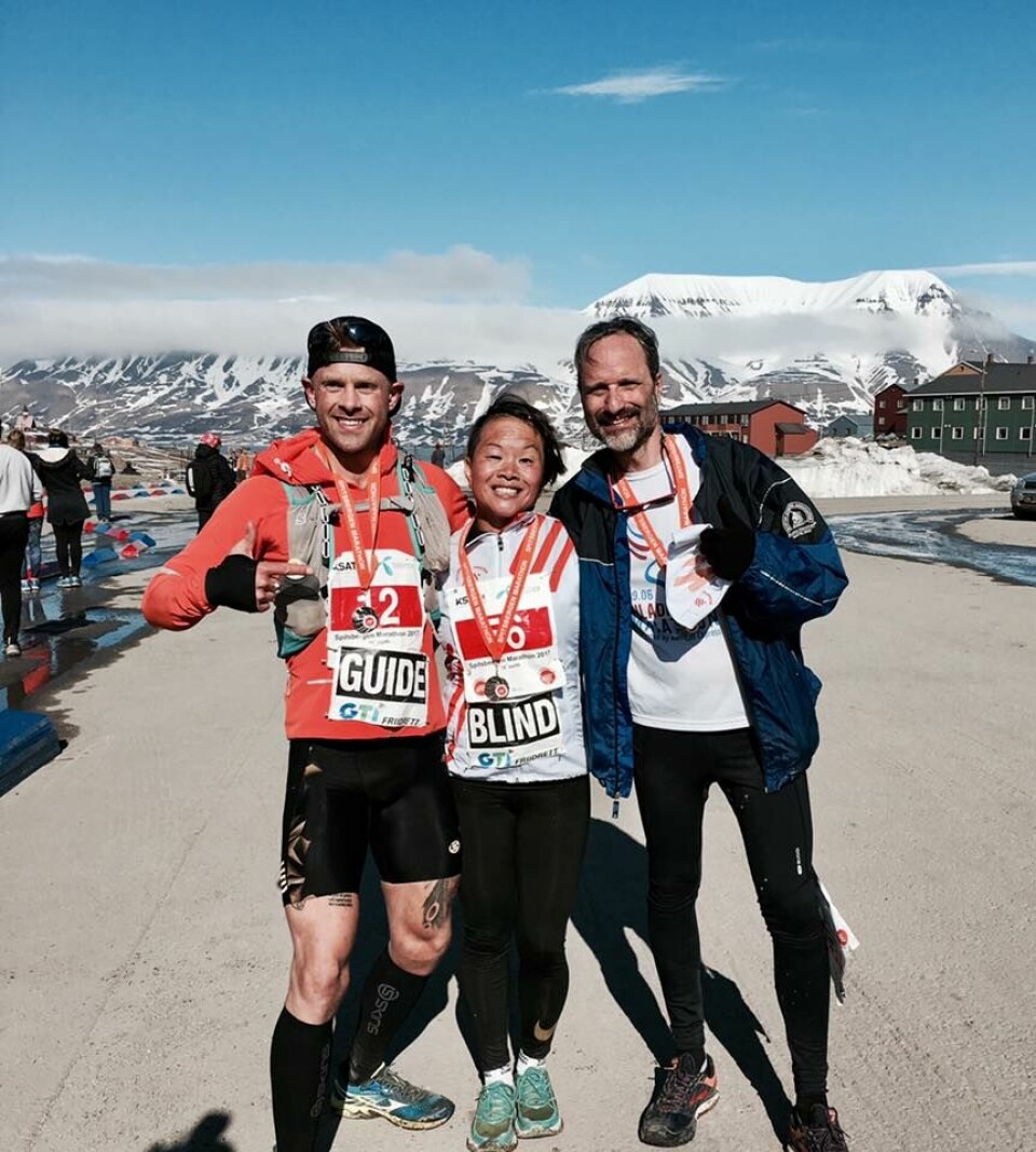 Spitsbergen Marathon: Mari Finnerud imponerte mest i rekordstort felt Eline_Håkon_Andrew.jpg