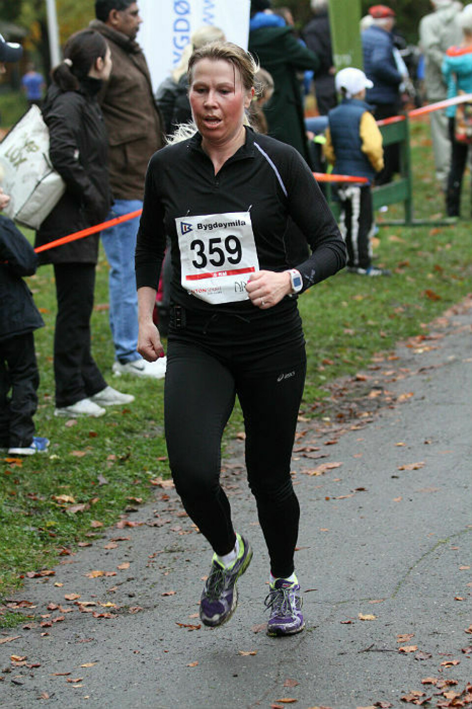 Bygdøymila det neste løpet i Oslo med 1000 deltakere. Nå med 31 bilder! Ann_Louise_Vaalvanne_vinner_5km_IMG_7721.jpg