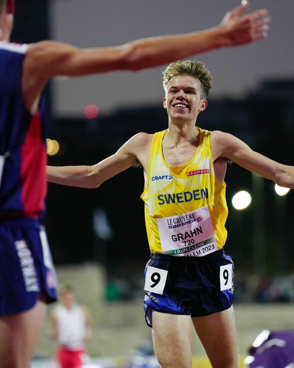9. plass og DNF på de norske herrene på 3000 m i U20-EM Jonathan Grahn jubler.jpg