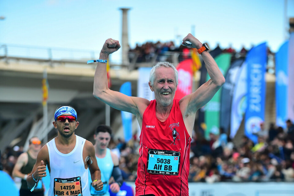 Jubel: Alf B. Dahl kunne juble for 3.00.35 og norsk rekord i klasse 65-69 år i Valencia Marathon i desember i fjor. I år har han et håp om at han også kan bryte 3-timersgrensa. (Foto: Marathon-Photos) Jubel: Alf B. Dahl kunne juble for 3.00.35 og norsk rekord i klasse 65-69 år i Valencia Marathon i desember i fjor. I år har han et håp om at han også kan bryte 3-timersgrensa. (Foto: Marathon-Photos)