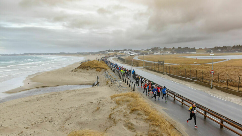Solastranden Halvmaraton tilbyr et åpent landskap som kan innebære mye vind. Lørdagens værmelding lover vindstille, men kaldt. (Foto: Arrangøren) Solastranden Halvmaraton tilbyr et åpent landskap som kan innebære mye vind. Lørdagens værmelding lover vindstille, men kaldt. (Foto: Arrangøren)