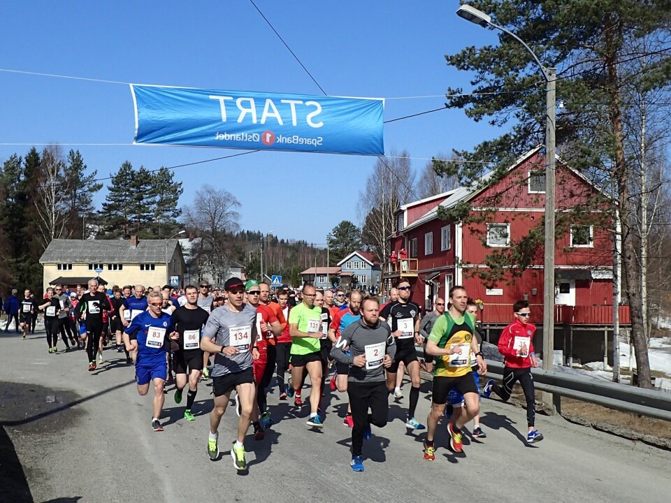 Baksjøløpet på Åbogen betyr vårslepp av mosjonister og aktive i Hedmark. I 2018 var det hele 710 som tok den 10,7 km lange runden rundt Baksjøen eller nøyde seg med å mosjonere 6 km på vekselvis grus og asfalt. P4154281_start_toppbilde.JPG