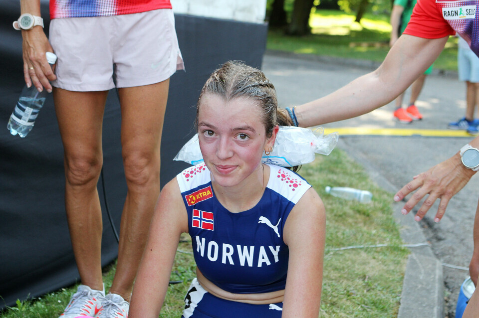 U20-EM: Sigrid Alvik til hinderfinalen etter knall og fall Sigrid_Alvik_ises_ned_av_norske_ledere_A20G2861.jpg