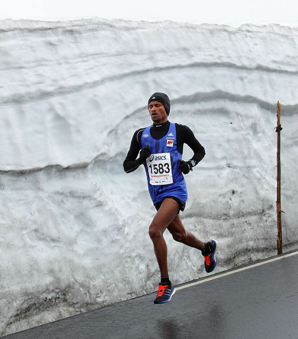 Gode vinnertider, men ingen rekord på halv i Fjellmaraton Dadafo_Tesama_Dhaqabi_A20G6693.jpg