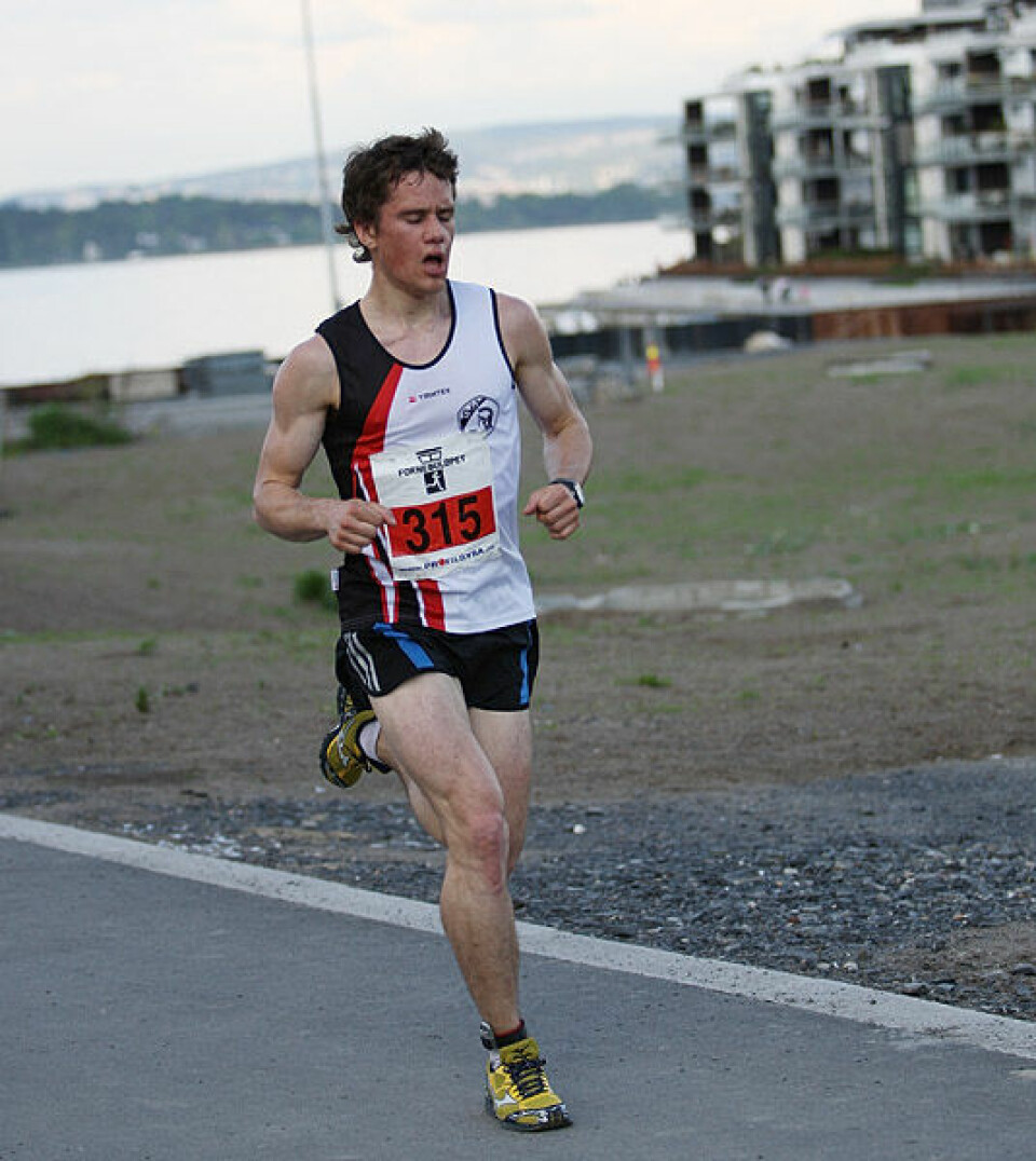 850 løp Fornebuløpet 5km_Erik_Gramstad_vinner_9C0E7594