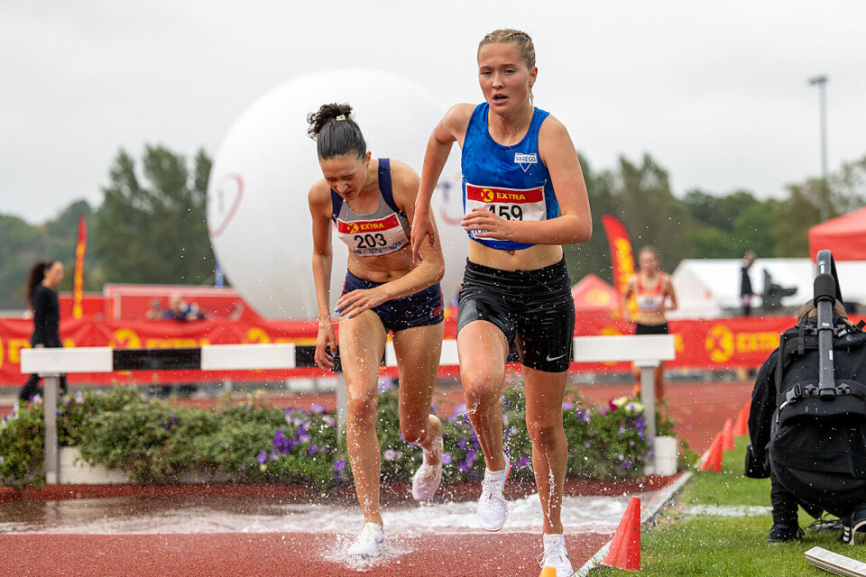 I årets NM Friidrett overrasket Thea med å ta en sølvmedalje for kvinner senior på 3000 meter hinder. (Foto: Samuel Hafsahl) I årets NM Friidrett overrasket Thea med å ta en sølvmedalje for kvinner senior på 3000 meter hinder. (Foto: Samuel Hafsahl)