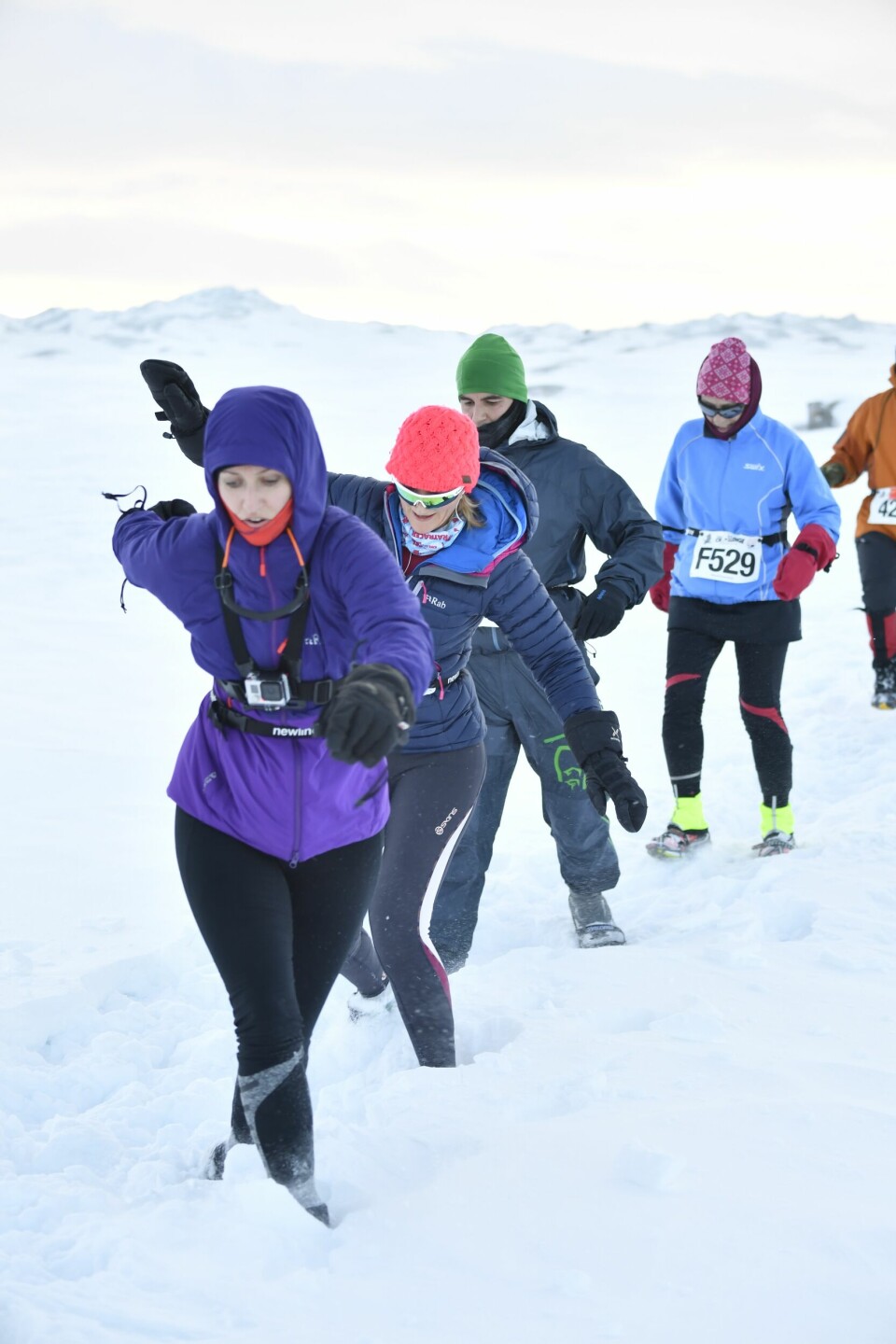 I dyp snø over Grønlandsisen, Marianne med nr 529 (foto: Marathon-photos.com) I dyp snø over Grønlandsisen, Marianne med nr 529 (foto: Marathon-photos.com)
