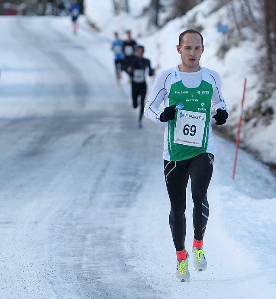 Olger Pedersen med bestetid på halvmaraton i Ålesund 5km_Olger_Pedersen_i_tet_A20G9323.jpg